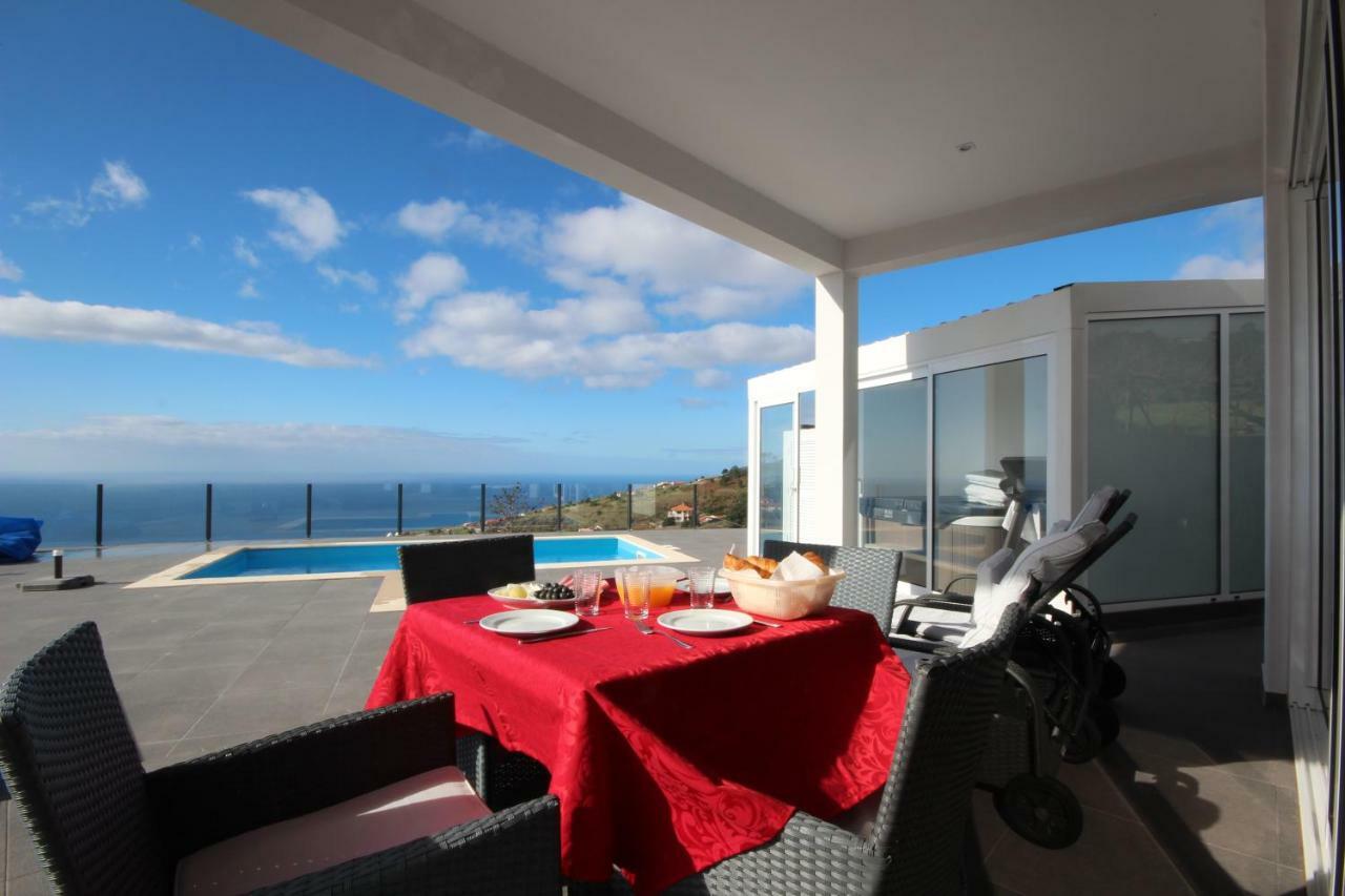 Villa Por Do Sol Estreito Da Calheta Exterior photo
